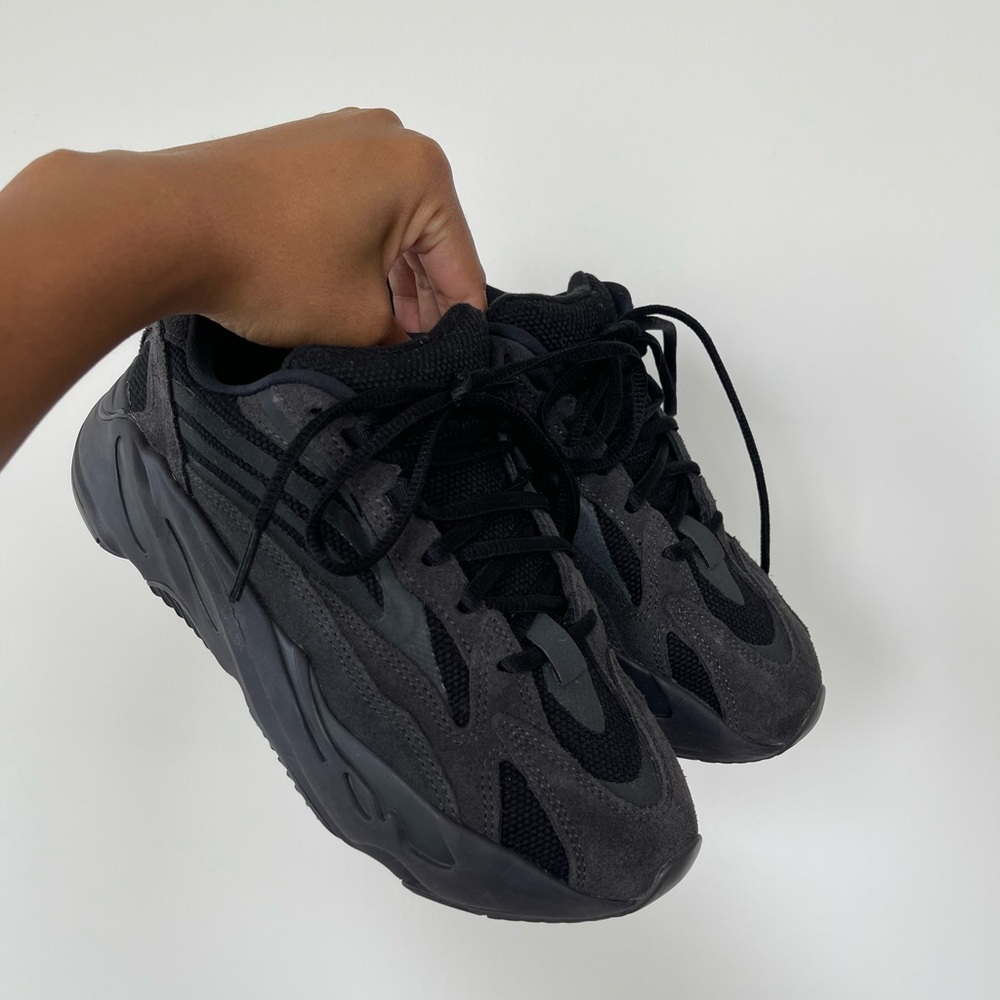 Adidas Yeezy 700 V2